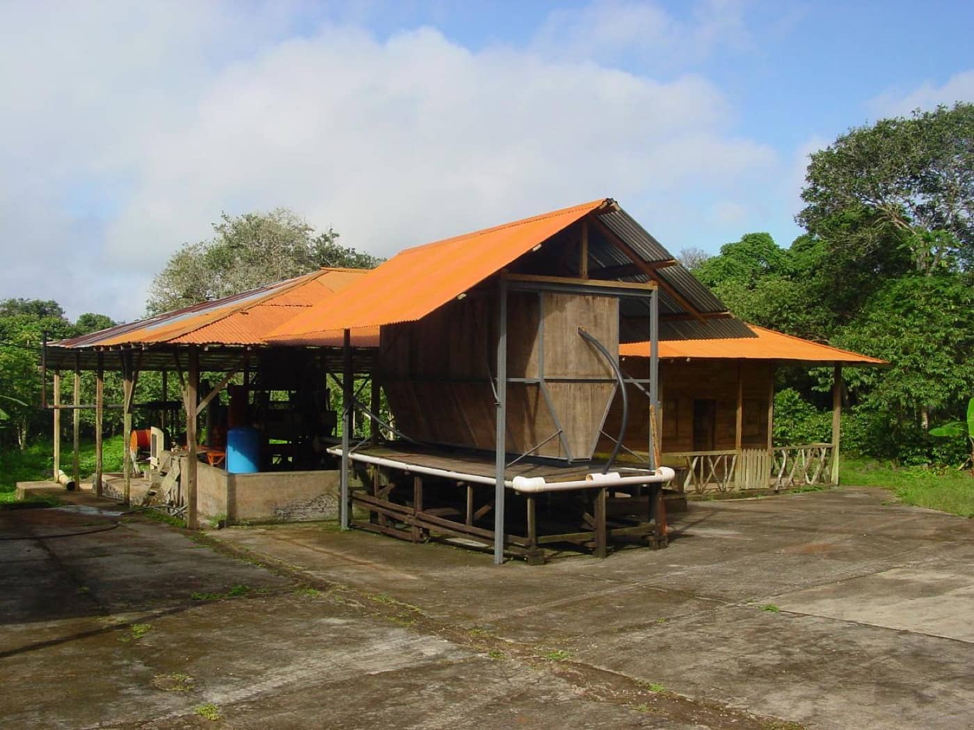 Coffee processing and export preparation in Ecuador